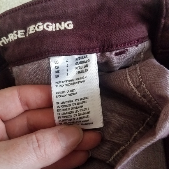 American Eagle Maroon Distressed Jeggings 4 - Picture 7 of 7